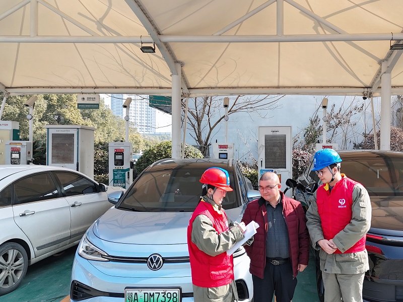 春節(jié)我在崗·守護萬家燈火｜車網(wǎng)互動 城鄉(xiāng)暢行